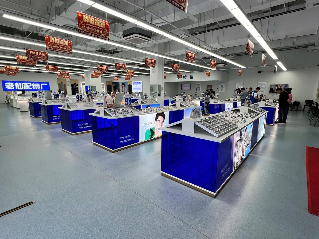 陽光視線眼鏡工廠店 簡(jiǎn)約設(shè)計(jì)，專業(yè)服務(wù)的商業(yè)美學(xué)